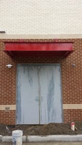 Suspended awnings that rely on hanger rods, support arms, or other overhead support are popular among brick-and-mortar business owners. Our Custom Canvas Works professionals can design custom aluminum suspended canopies that meet your individualized needs.