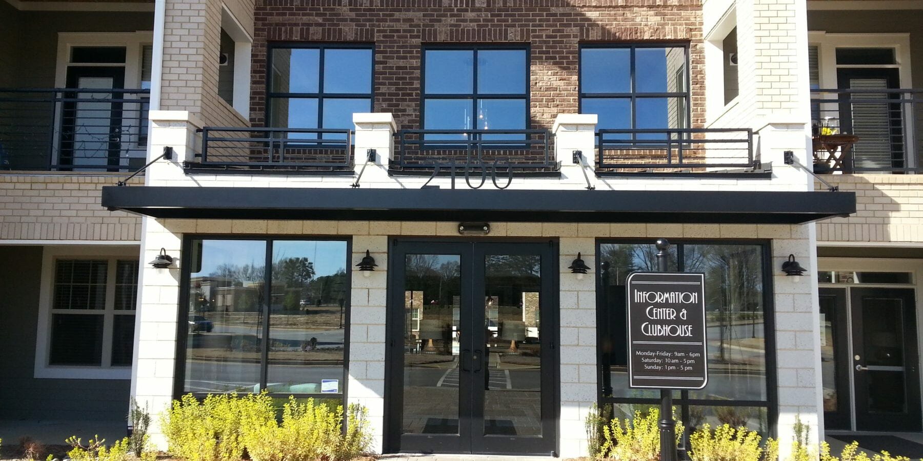 ALUMINUM AWNINGS WITH OVERHEAD SUPPORT Suspended awnings that rely on hanger rods, support arms, or other overhead support are popular among brick-and-mortar business owners. Our Custom Canvas Works professionals can design custom aluminum suspended canopies that meet your individualized needs.