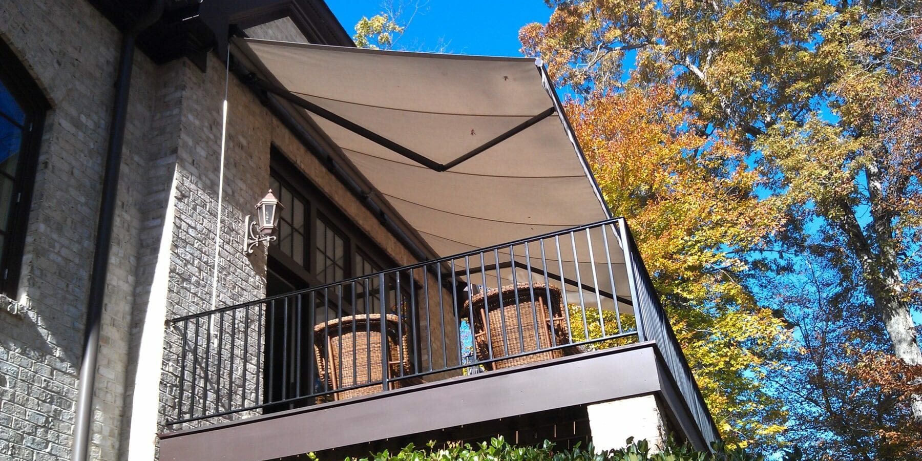 Retractable Awning Retractable awnings are designed to fold or roll back when not in use. The retraction may be manual or motorized. Sensors, remote controls, and buttons switches are used to operate the motorized options. These popular outdoor coverings are available in different fabrics. Some common choices include solution-dyed acrylic and vinyl-coated fabrics.